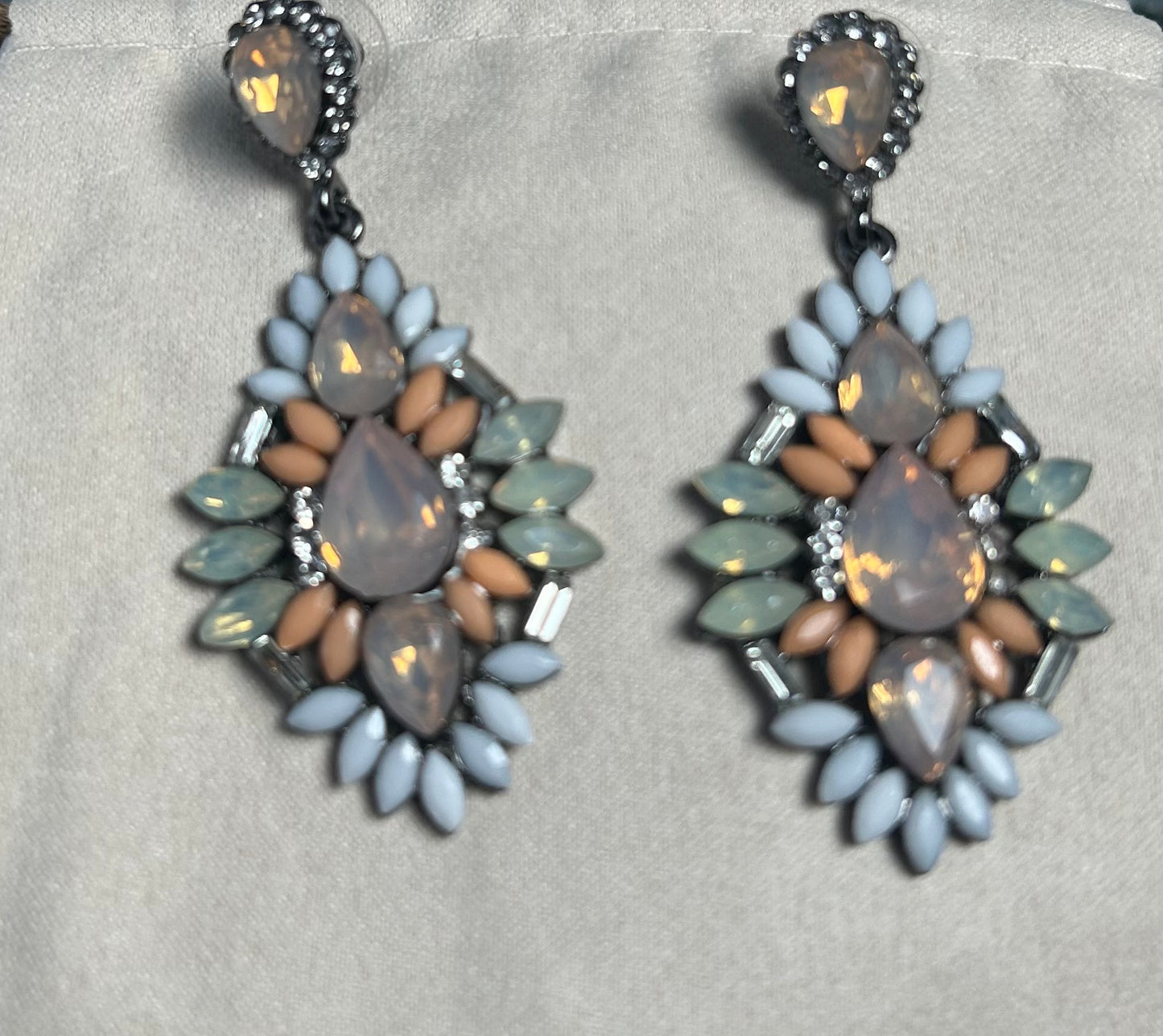 BEAUTIFUL DROP EARRINGS