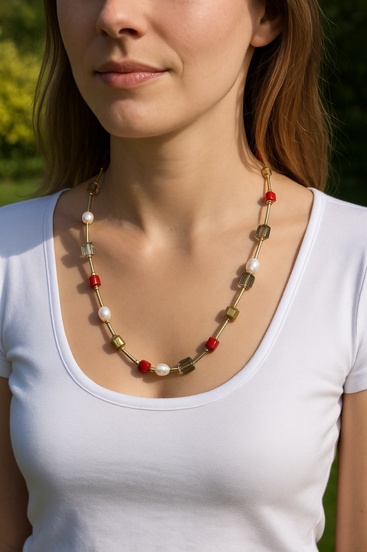 striking necklace