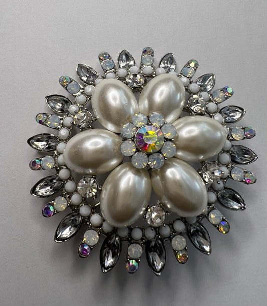 WHITE OPAL AND WHITE PEARL BROOCH